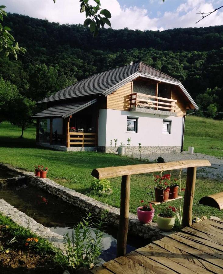 Vacation House Studenac Bihać エクステリア 写真