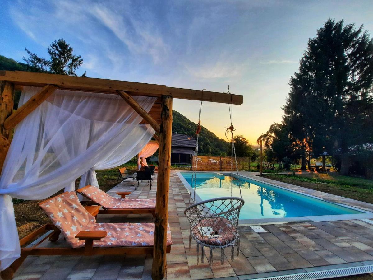 Vacation House Studenac Bihać エクステリア 写真