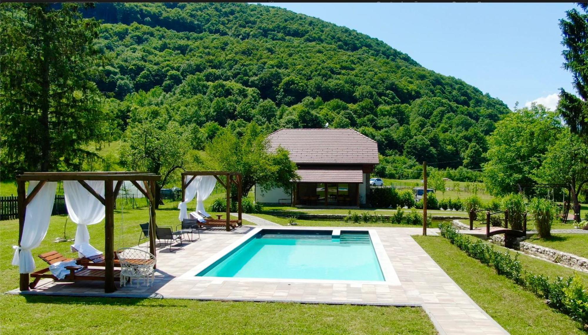 Vacation House Studenac Bihać エクステリア 写真