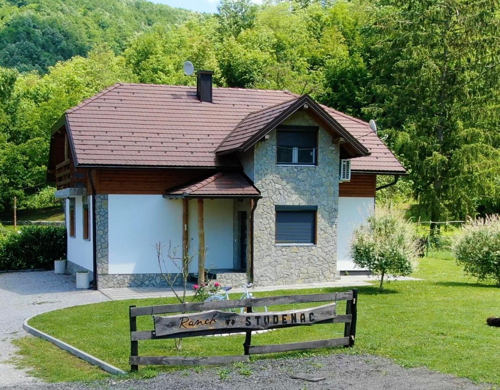 Vacation House Studenac Bihać エクステリア 写真