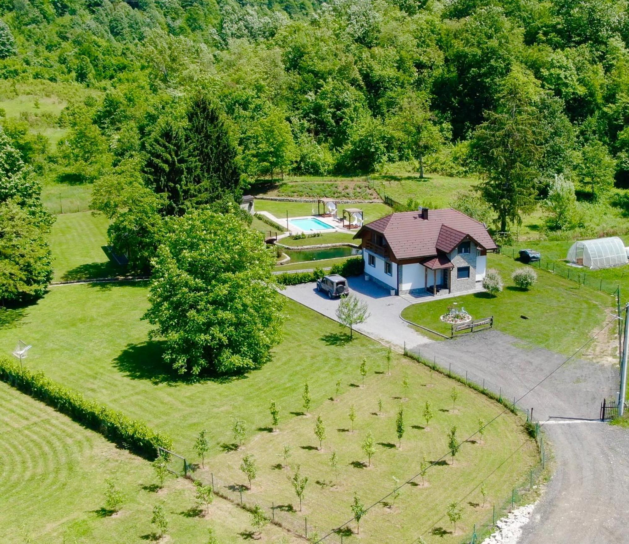 Vacation House Studenac Bihać エクステリア 写真
